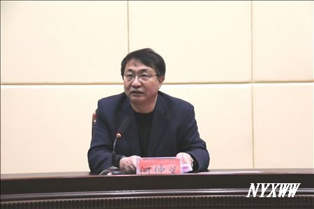 1-何仲义副校长主持会议1.JPG