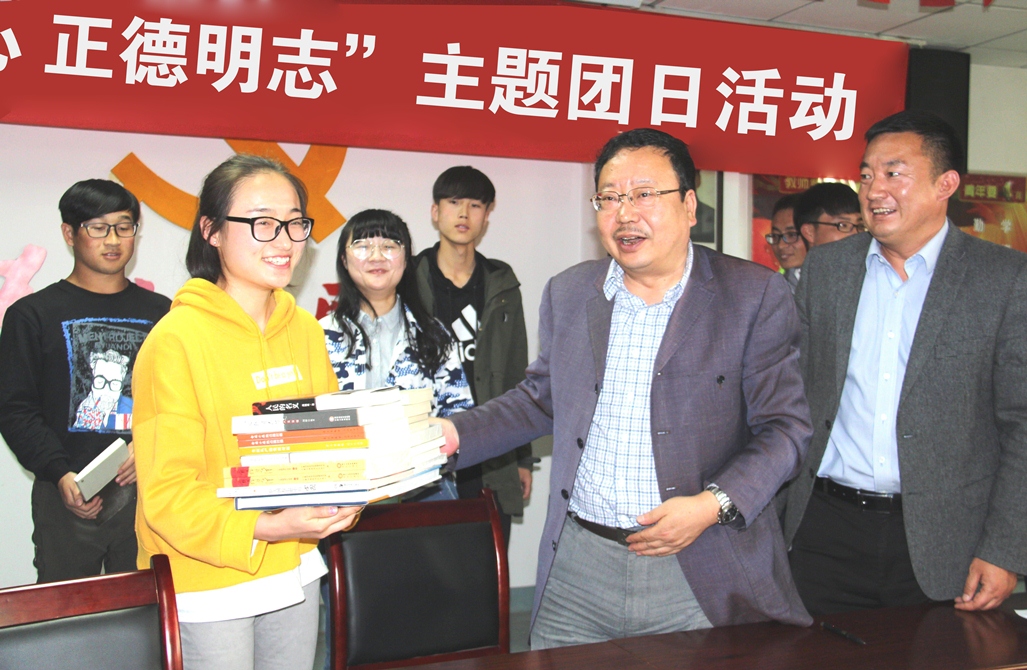 1494049916674394.jpg 读书会1.jpg
