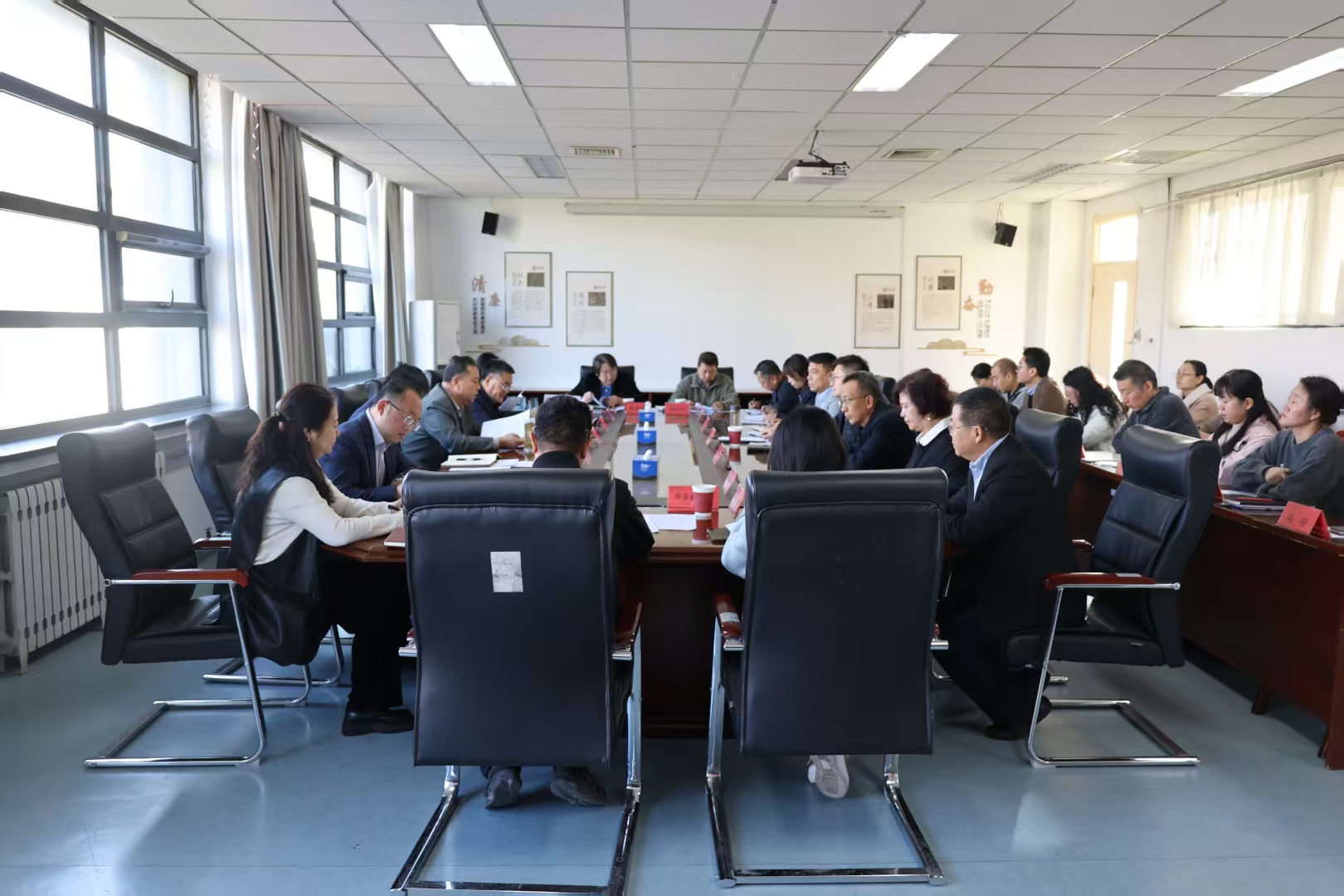 张治荣在医学信息与工程学院宣讲党的二十届四中全会精神并开展调研