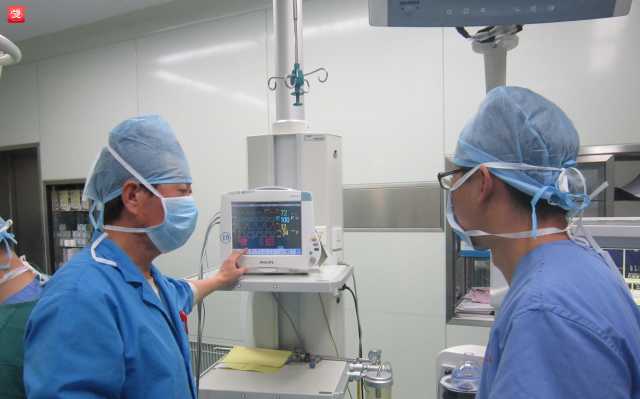 4-2.导师指导临床操作_副本.jpg 4-2.导师指导临床操作_副本.jpg