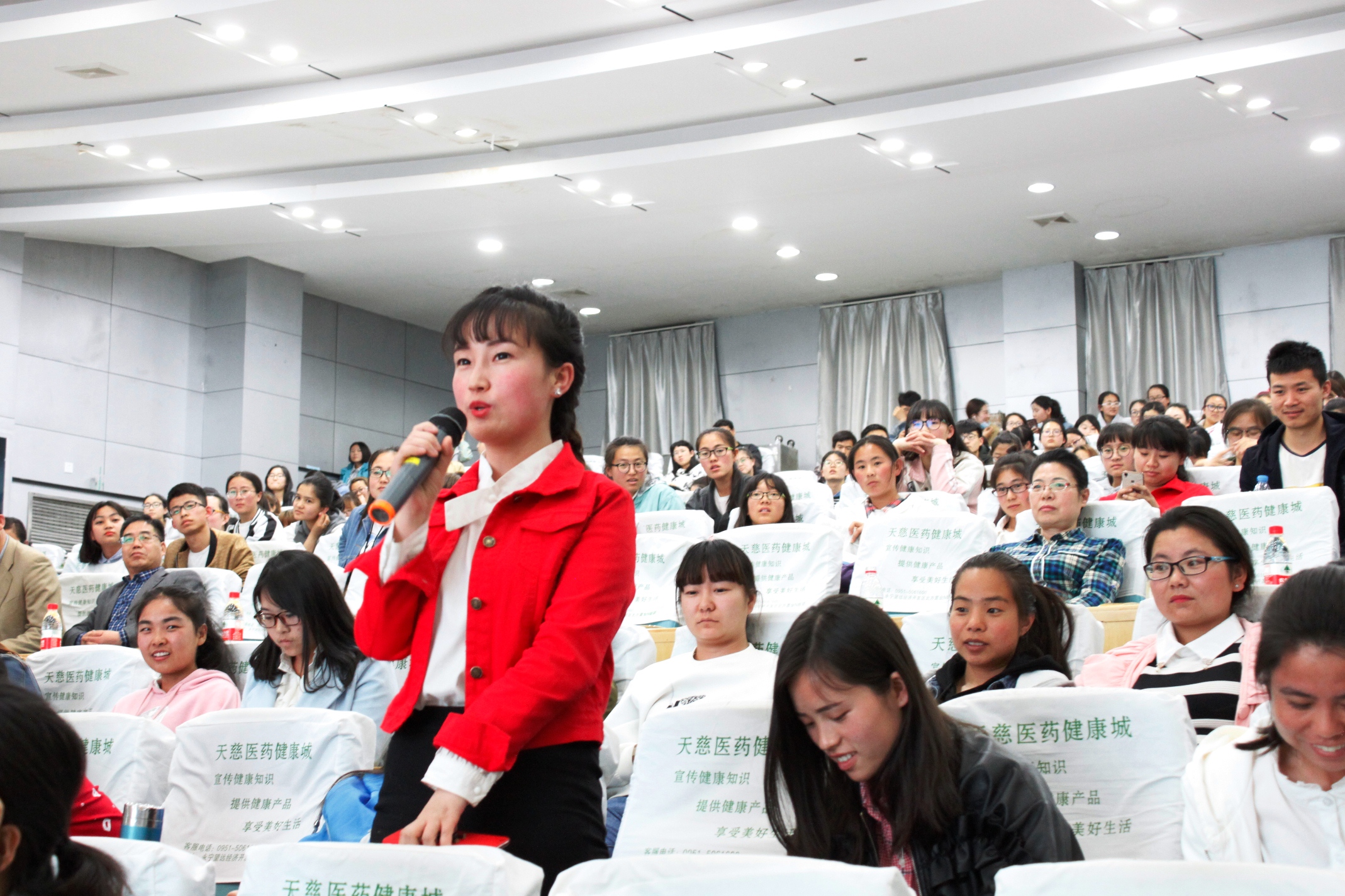 1493111771604166.jpg 现场互动1.jpg