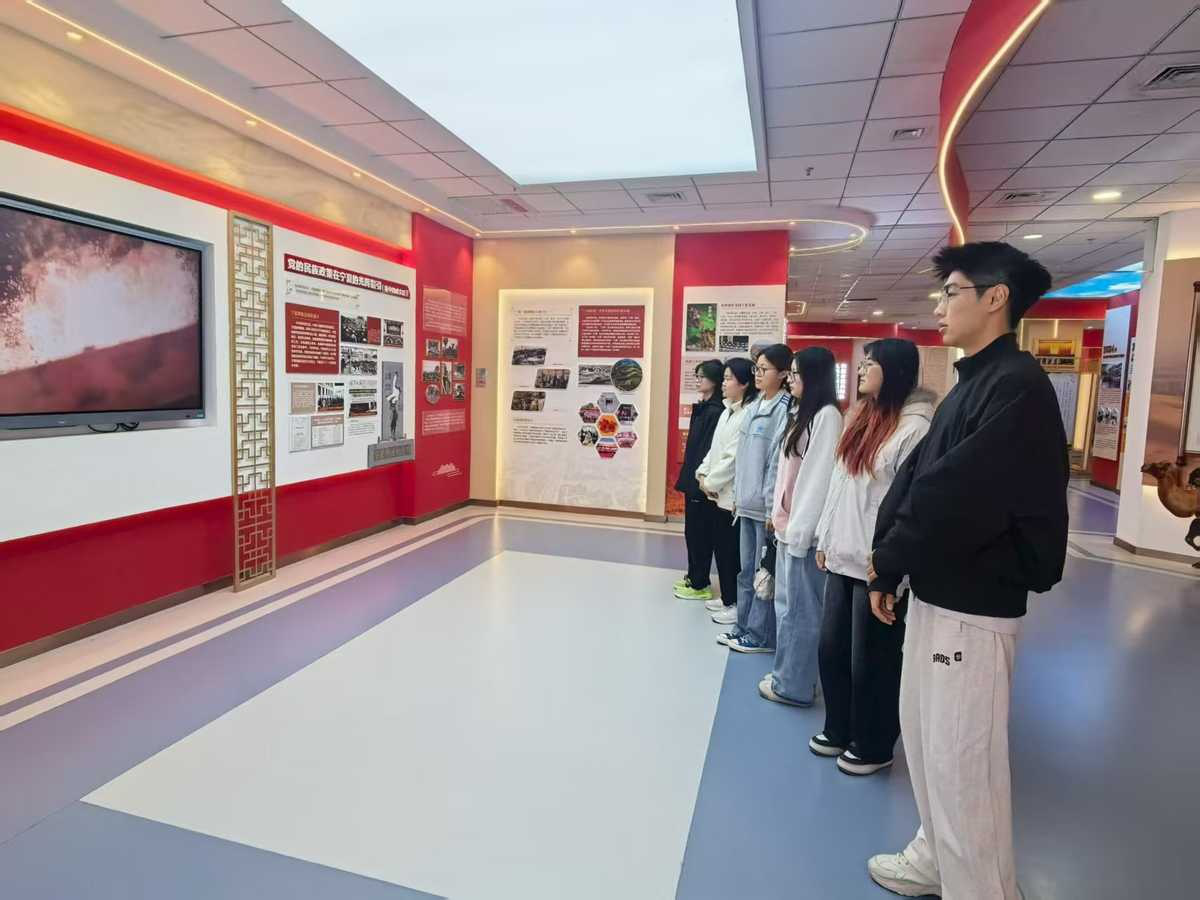 马克思主义学院开展铸牢中华民族共同体意识实践教学活动