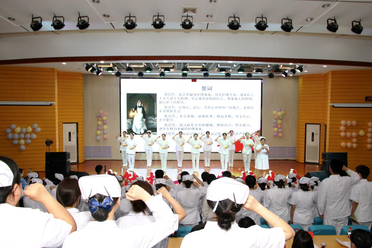 学校举办2026年国际护士节文艺演出