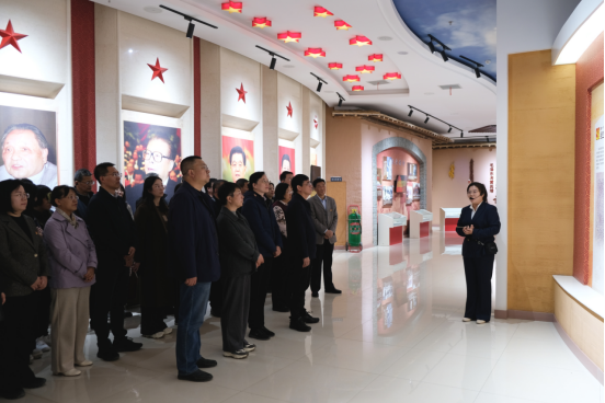 学校开展廉政教育实践教学活动暨党委理论学习中心组（扩大）学习会