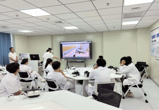 香港大学护理学院学生来校学习交流
